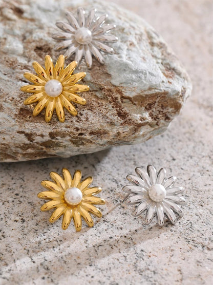 Pearl flower daily stud earrings - product image