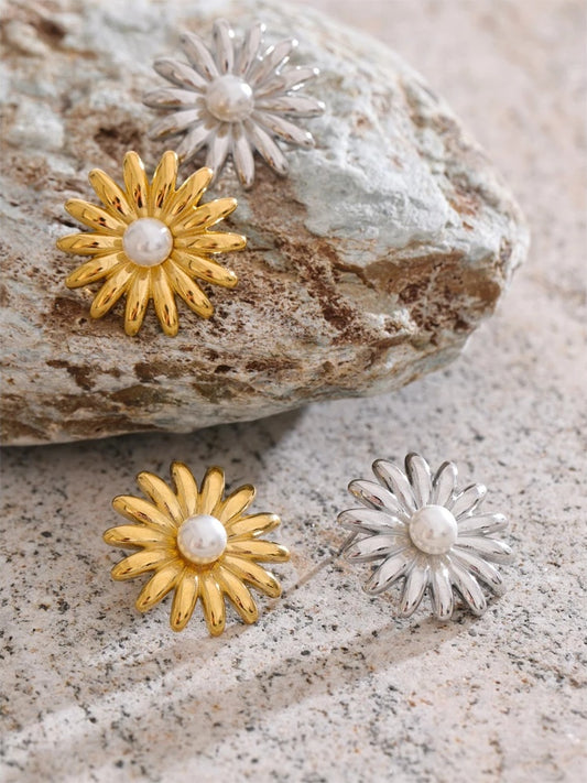 Pearl flower daily stud earrings - product image
