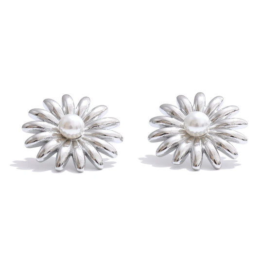 Pearl flower daily stud earrings - product image