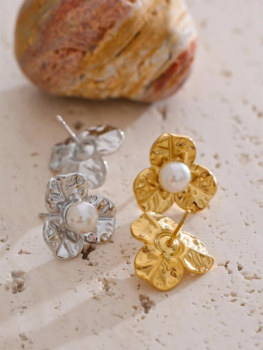 Pearl flower small plant stud earrings - product image