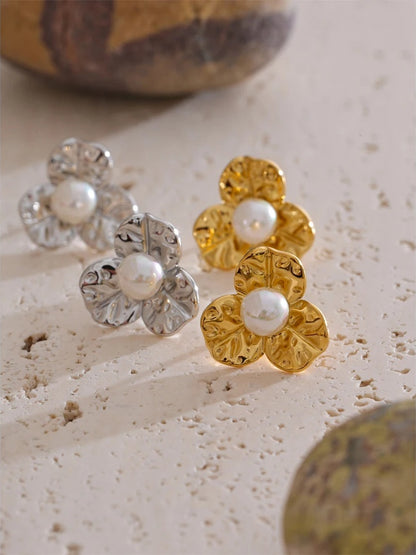 Pearl flower small plant stud earrings - product image