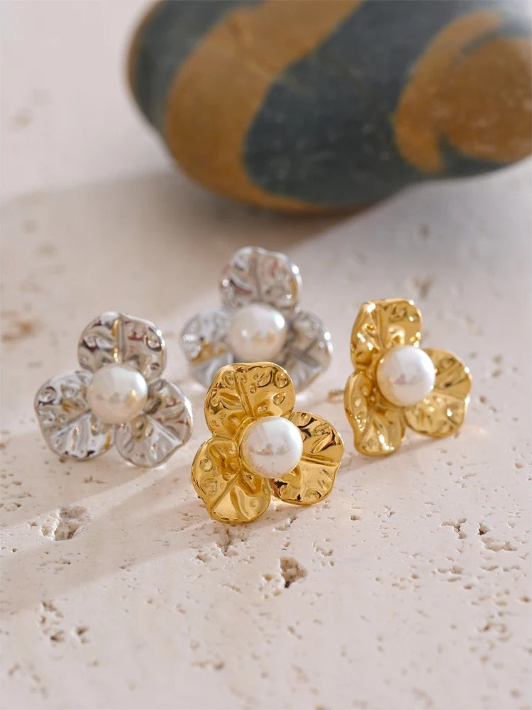 Pearl flower small plant stud earrings - product image