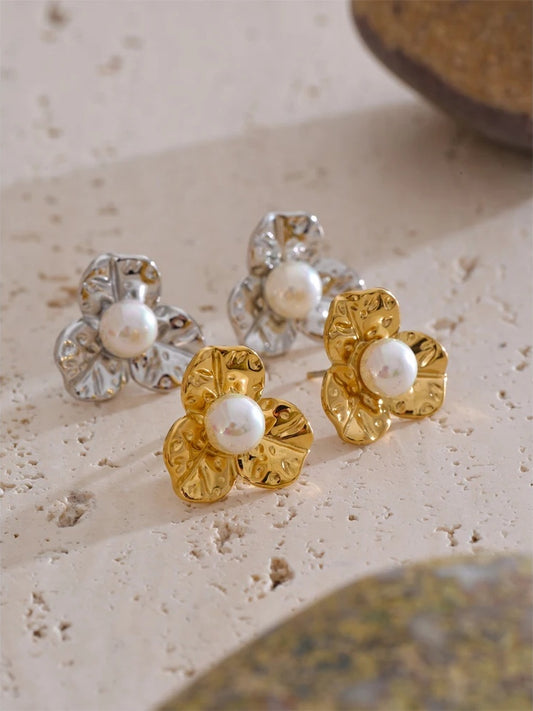 Pearl flower small plant stud earrings - product image