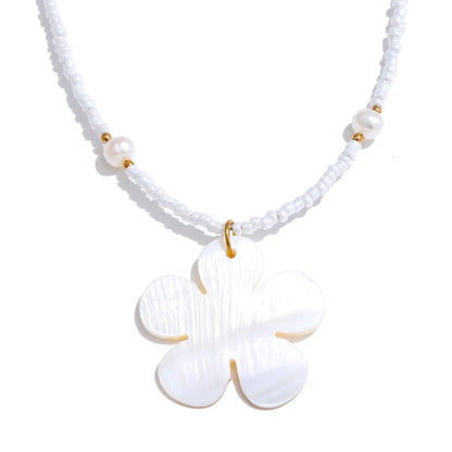 Plastic beads pearls flower pendant necklace - product image