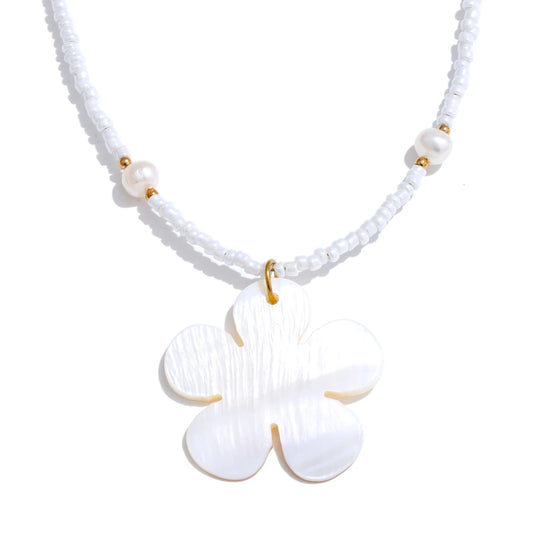 Plastic beads pearls flower pendant necklace - product image
