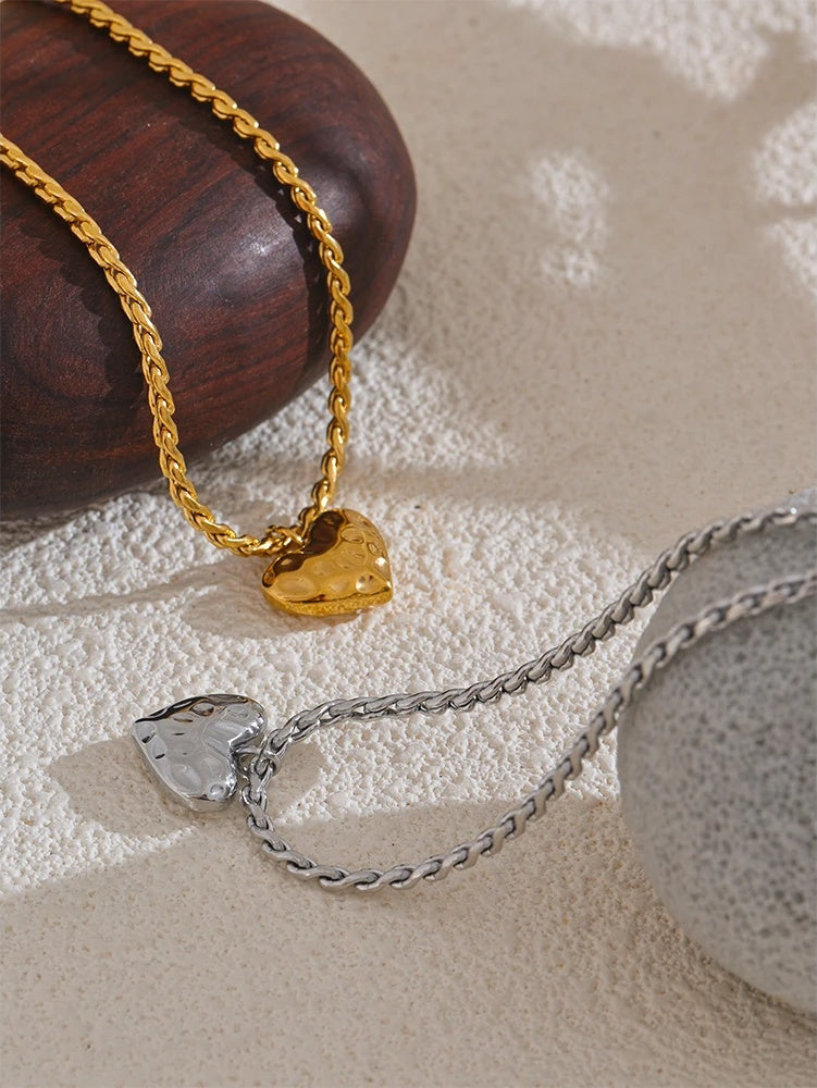 Polished heart pendant chic necklace - product image