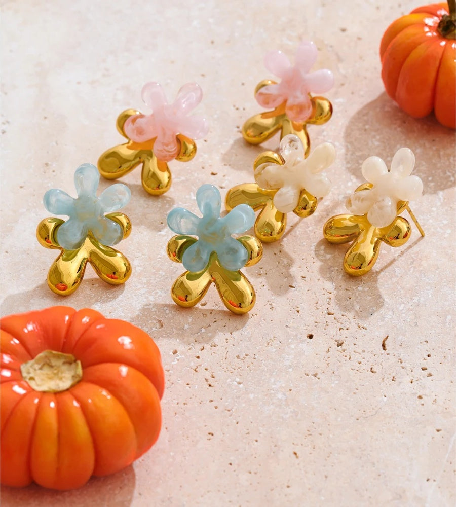 Resin acrylic flower sweet color stud earrings - product image