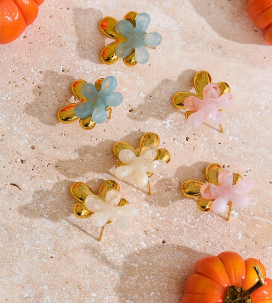 Resin acrylic flower sweet color stud earrings - product image