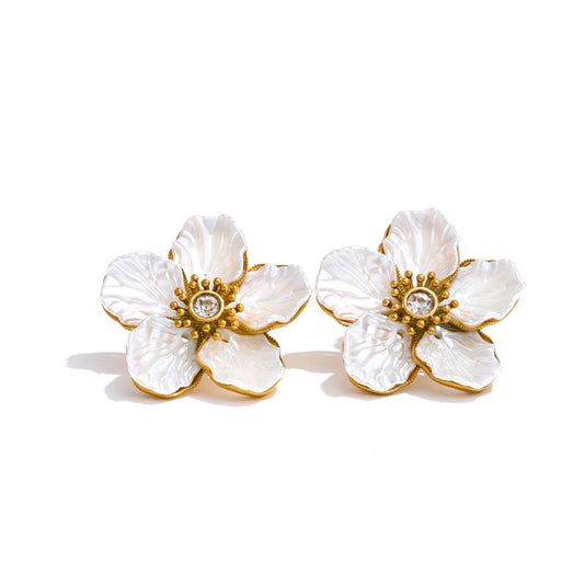 Resin flower fashion stud earrings - product image