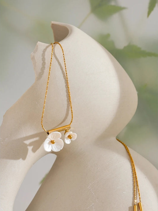 Resin flower minimalist pendant summer necklace - product image