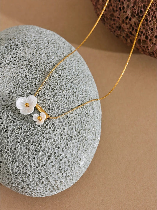 Resin flower minimalist pendant summer necklace - product image