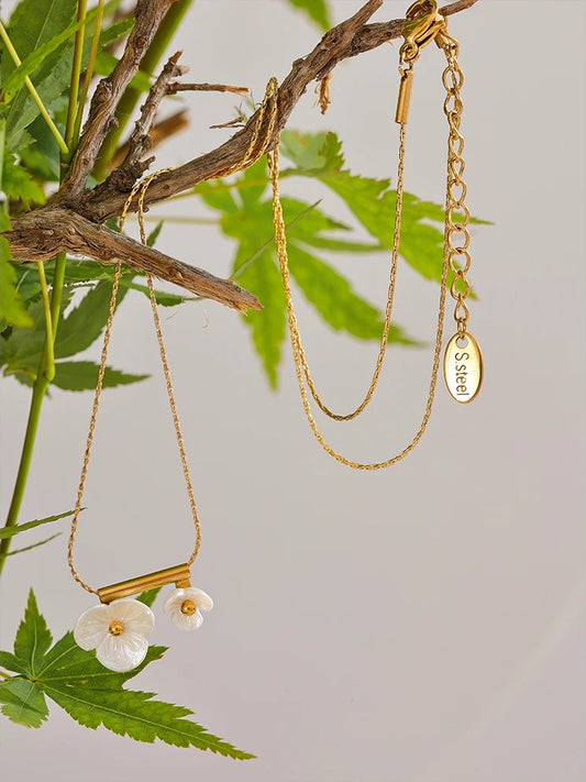 Resin flower minimalist pendant summer necklace - product image