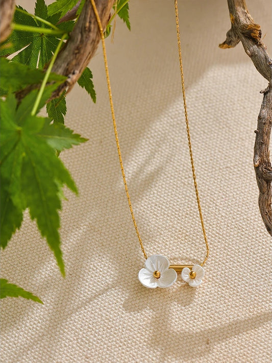 Resin flower minimalist pendant summer necklace - product image
