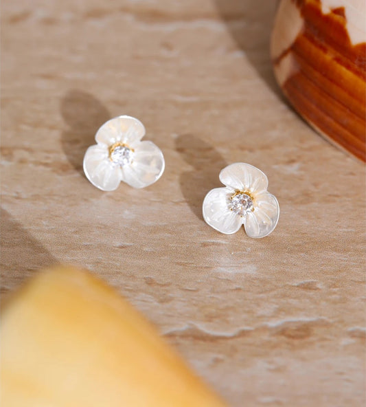 Resin zirconia flower sweet stud earrings daily - product image