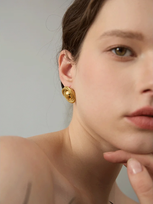 Round metal push-back gold silver stud earrings - product image