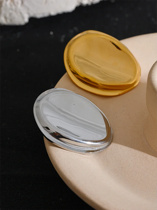 Round minimalist metal brooch accessory - product image