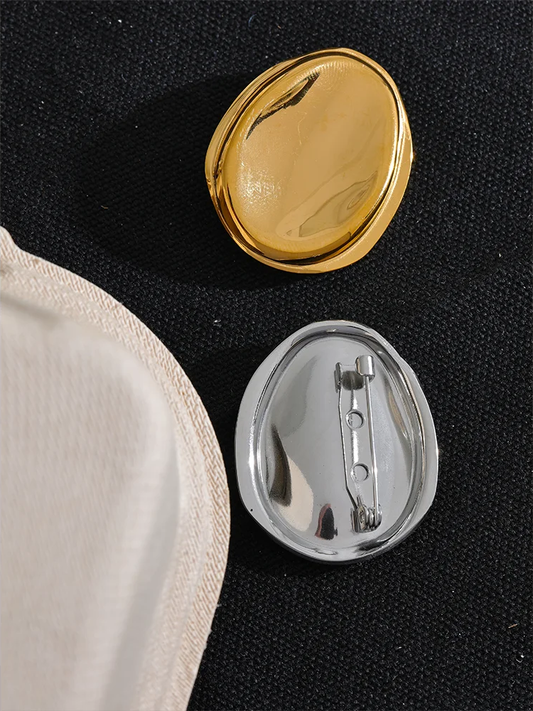 Round minimalist metal brooch accessory - product image