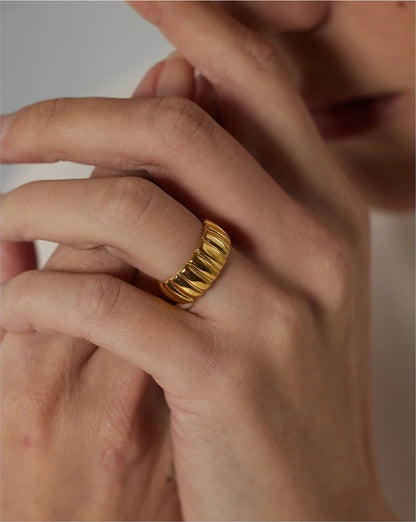 Round statement opening fashion cocktail ring - product image