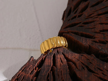 Round statement opening fashion cocktail ring - product image