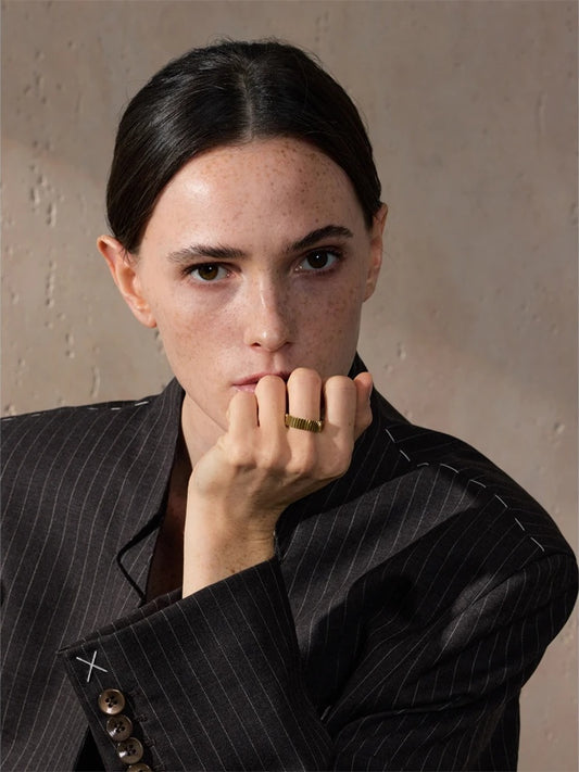 Round striped zircon minimalist fashion ring - product image