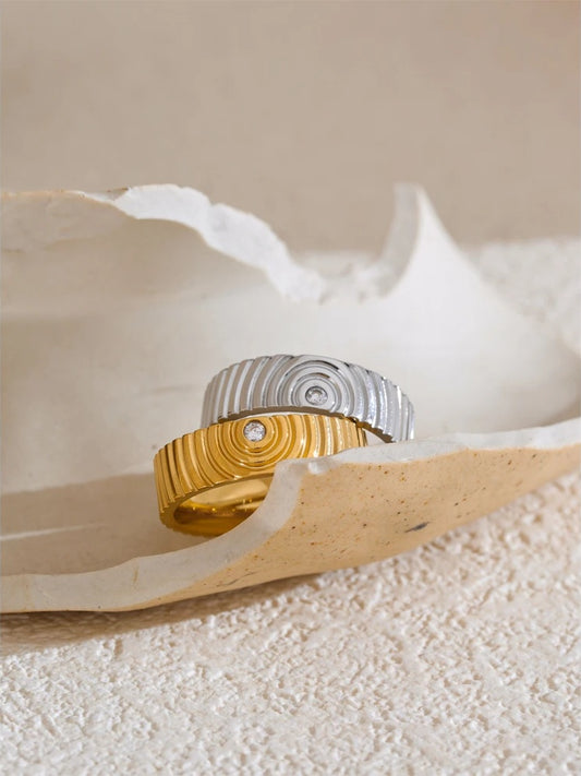 Round striped zircon minimalist fashion ring - product image