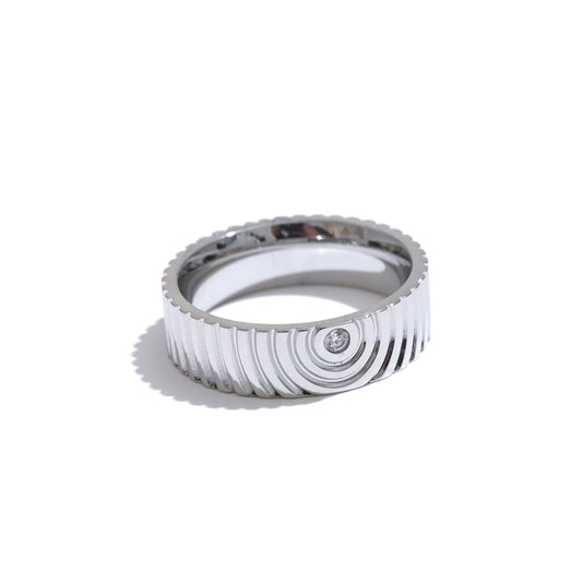 Round striped zircon minimalist fashion ring - product image
