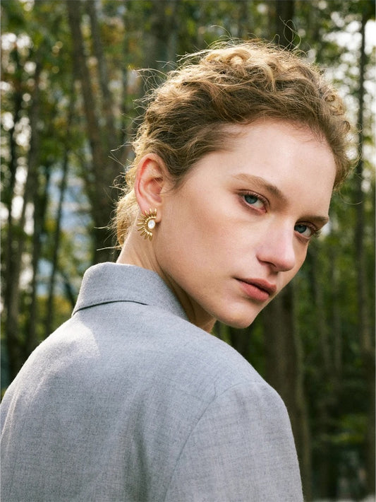 Shell flower daily push-back stud earrings - product image
