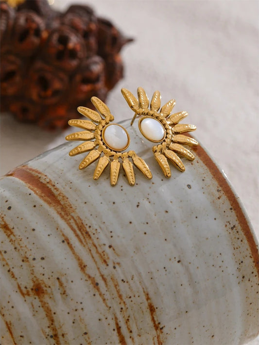 Shell flower daily push-back stud earrings - product image