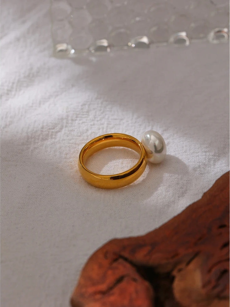 Shell pearl contemporary charm fashion finger ring - product image