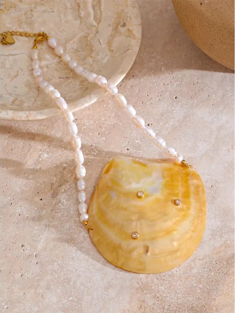 Shell pearls pendant statement necklace - product image