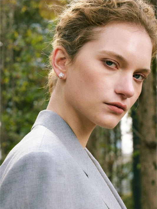 Shell simulated pearls flower stud earrings - product image