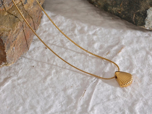 Shell statement minimalist pendant necklace - product image
