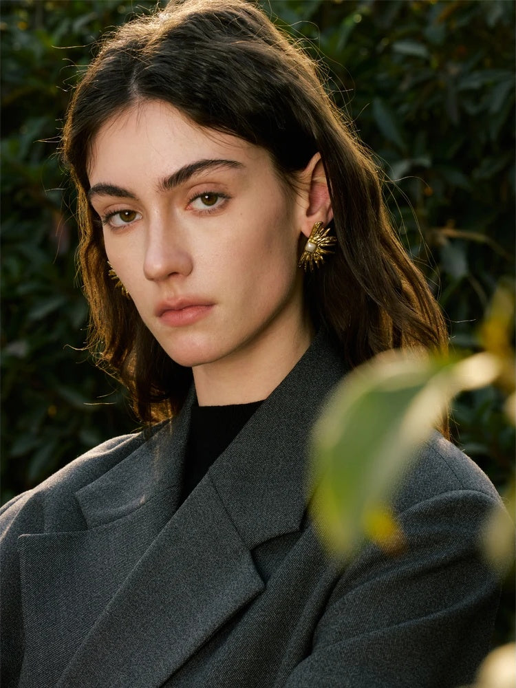 Simulated pearls flower stud earrings - product image