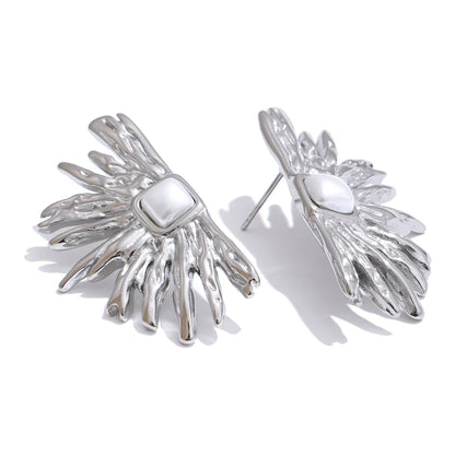 Simulated pearls flower stud earrings - product image