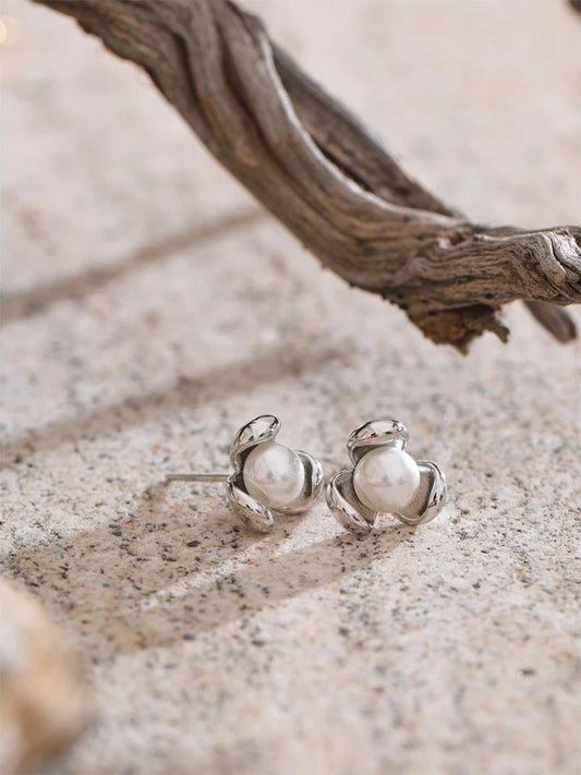 Simulated pearls flower stud earrings versatile - product image
