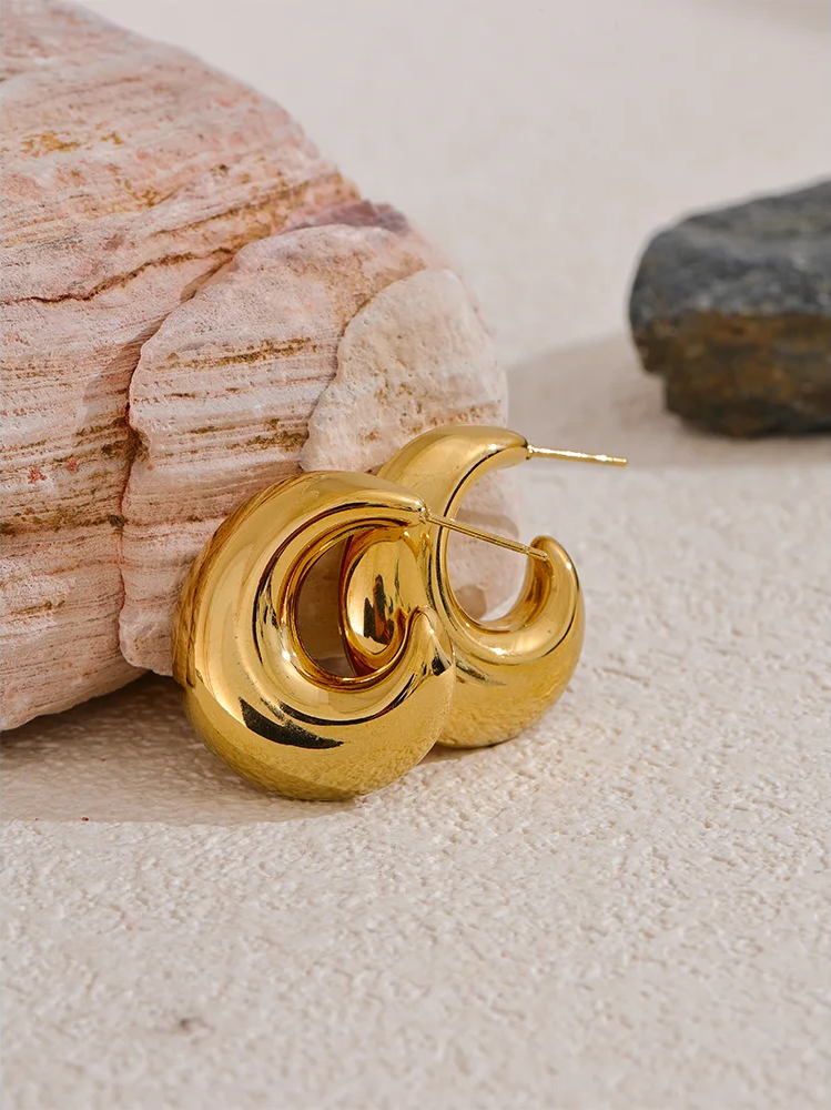 Smooth c-shape chunky fashion hoop earrings - product image