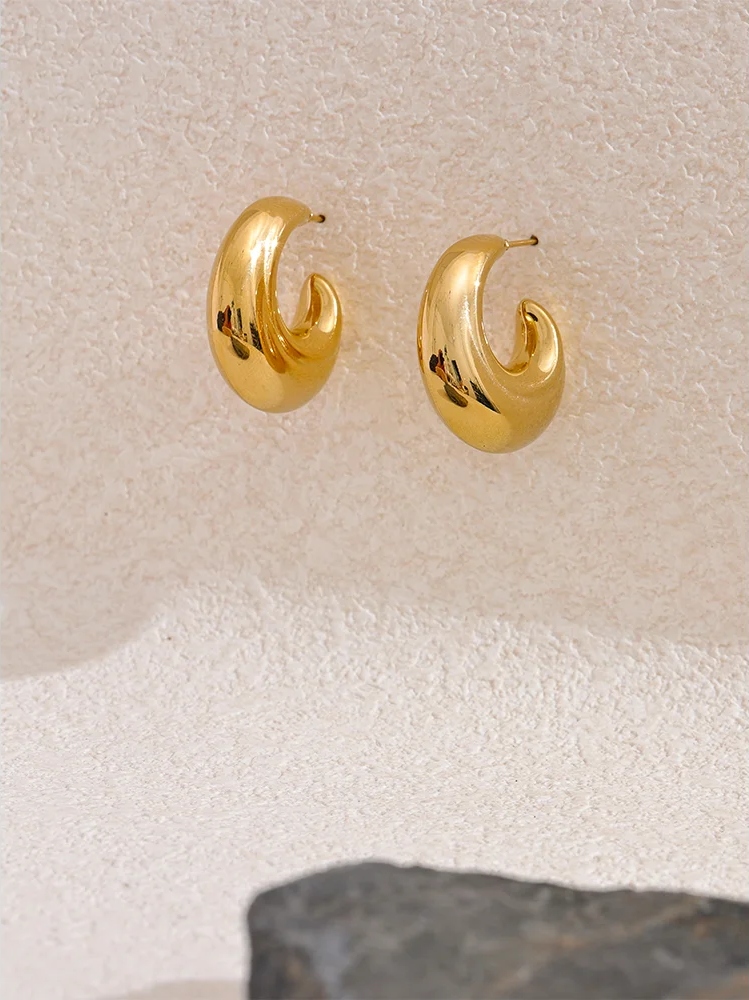 Smooth c-shape chunky fashion hoop earrings - product image