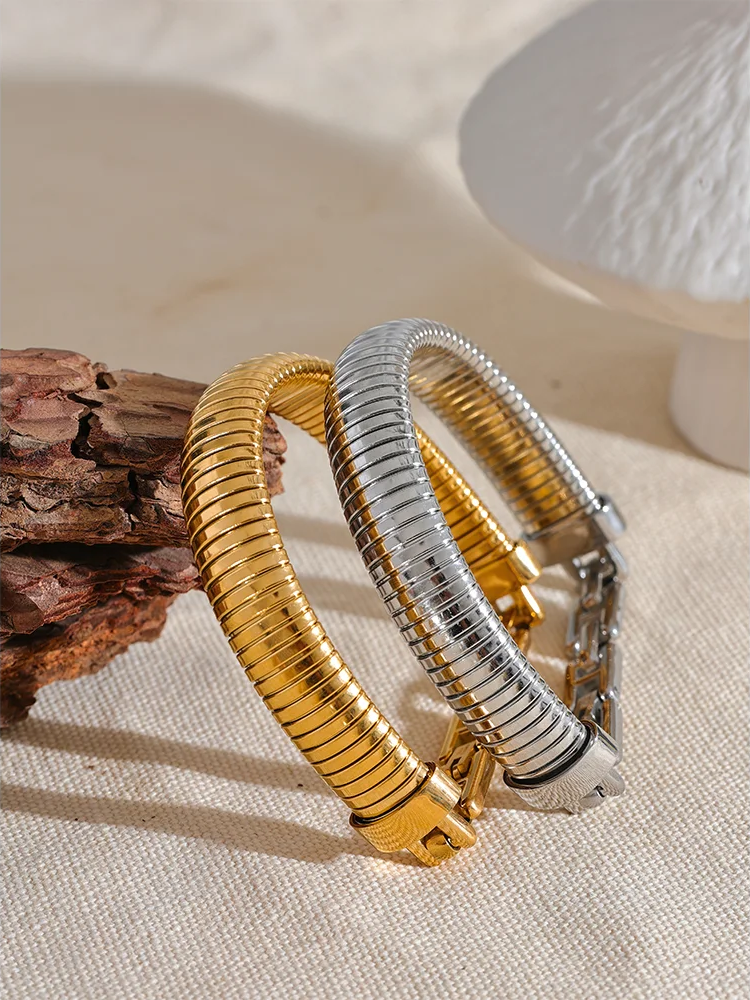 Textured fashion high quality bangle bracelet - product image