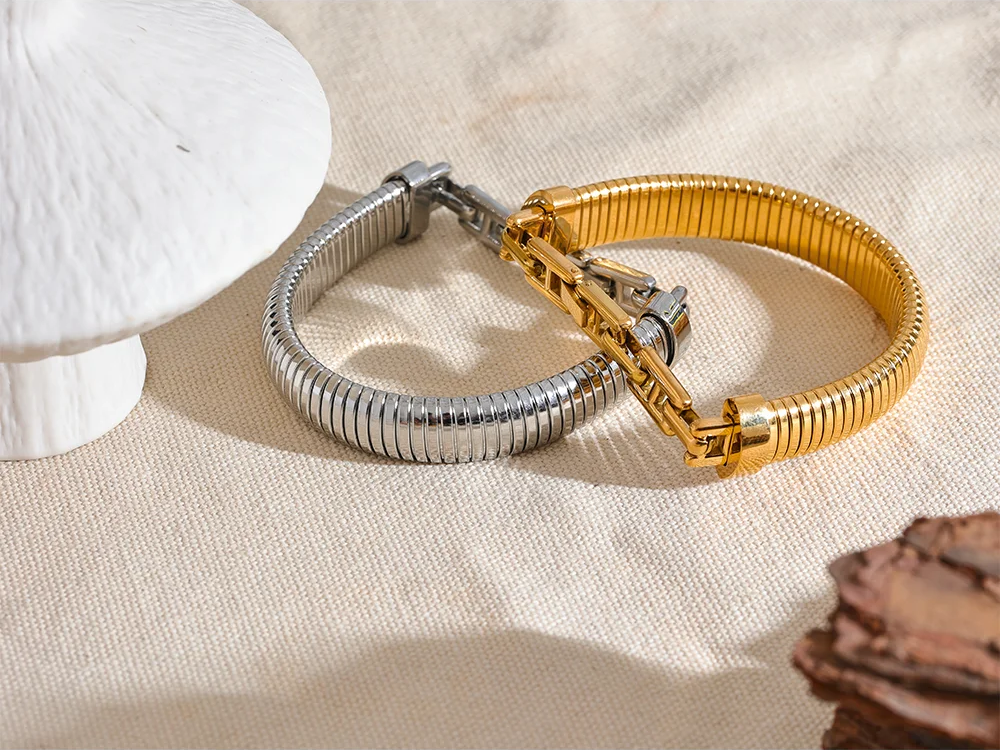 Textured fashion high quality bangle bracelet - product image