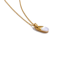 Thick Shell Golden Pendant Necklace