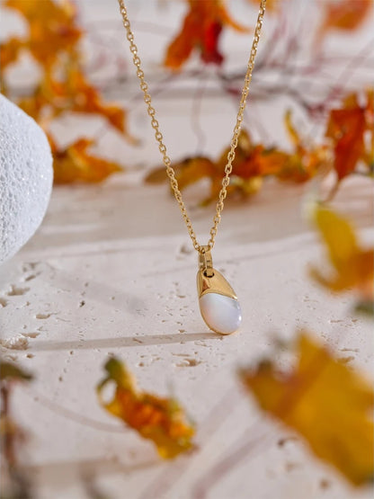 Thick shell golden pendant necklace - product image
