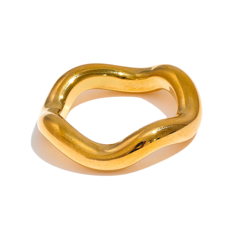 Twisted round textured daily wear finger ring - product image