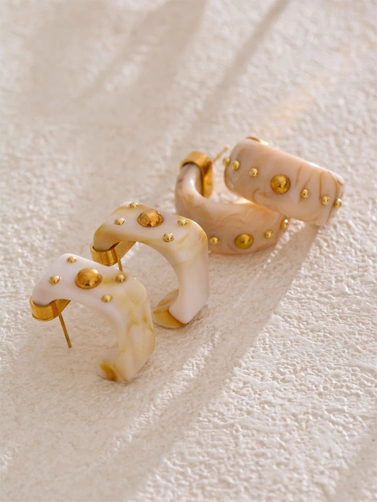 Vintage cowboy style resin hoop earrings - product image