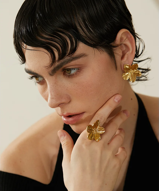Vintage gold color flower stud earrings - product image