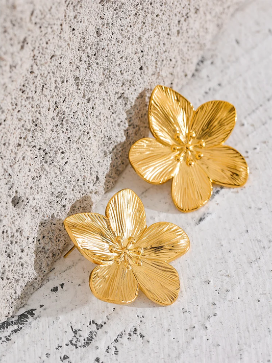Vintage gold color flower stud earrings - product image