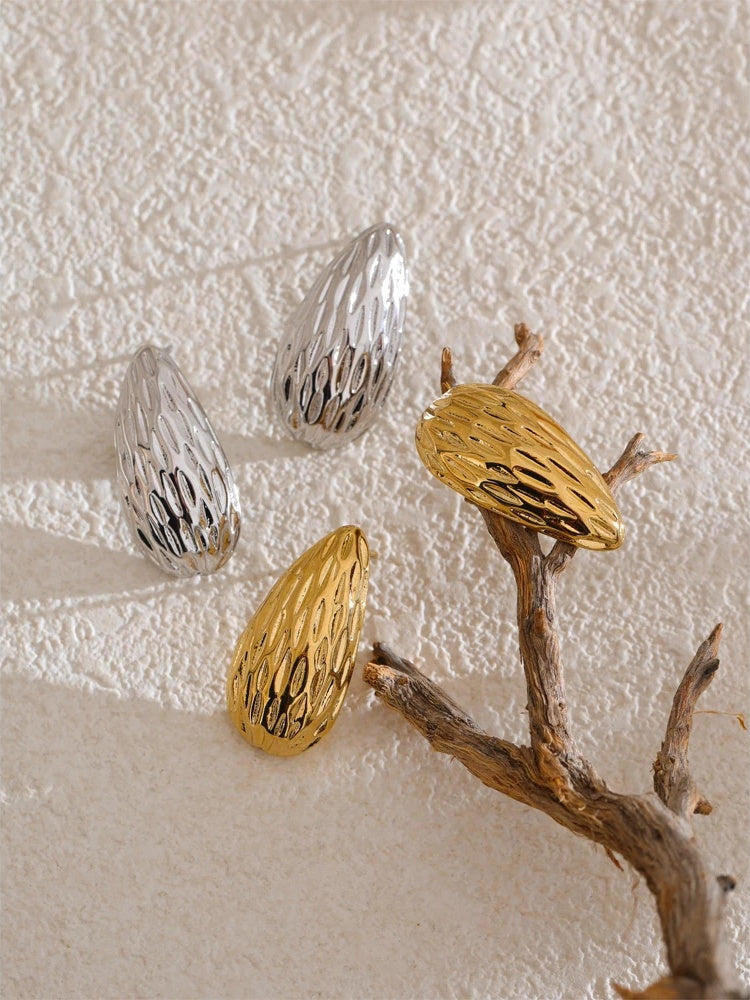 Vintage striped modern stud earrings for women - product image