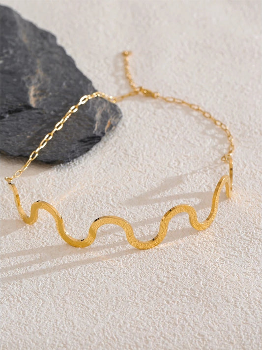 Wave pattern gold color choker necklace - product image