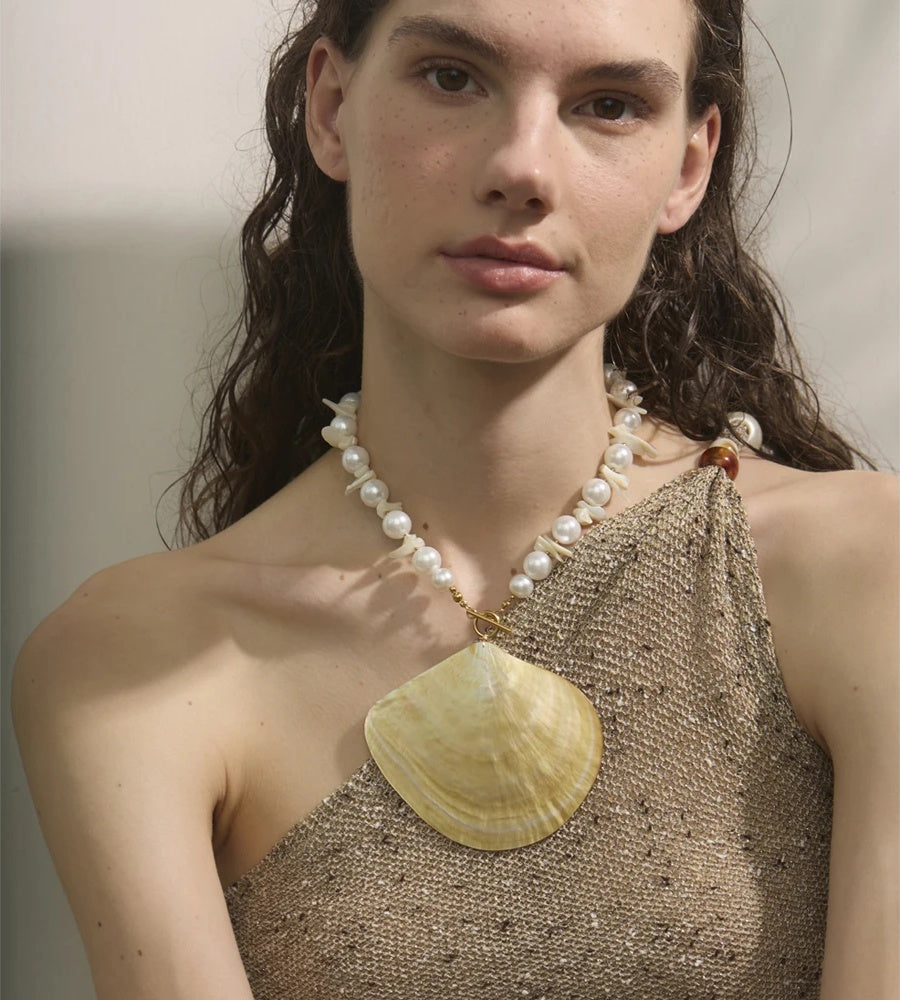 Yellow shell simulated pearl pendant necklace - product image
