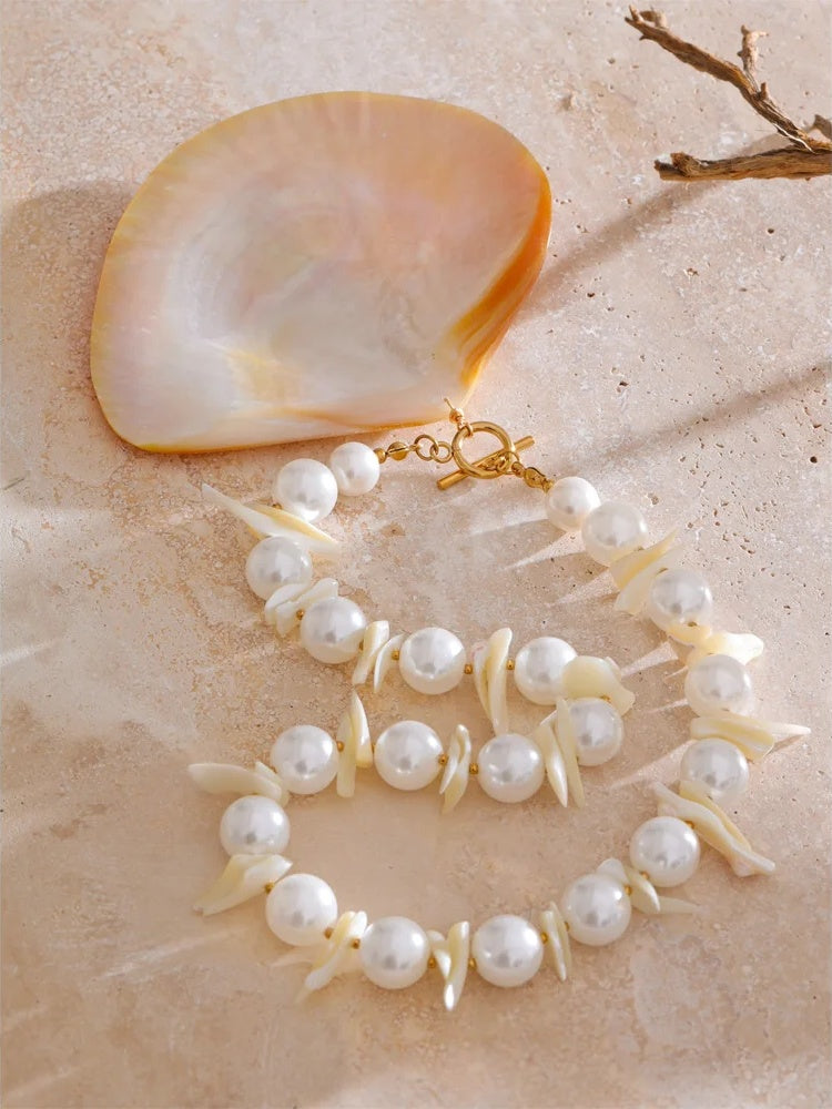 Yellow shell simulated pearl pendant necklace - product image